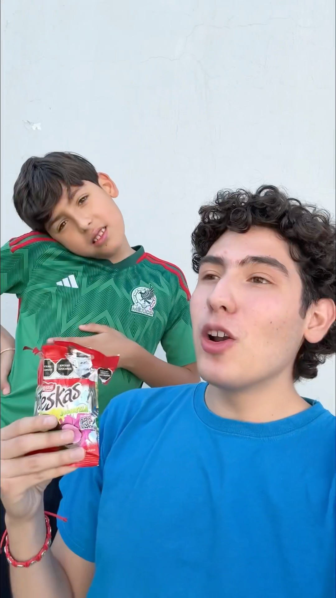 RETOS con CHOCOLATES a mis HERMANOS?| Leo Study