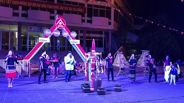 Tình cờ gặp nhạc sĩ Nguyễn Cường trong đêm biểu diễn cồng chiêng tại Ngã 6 Buôn Ma Thuột