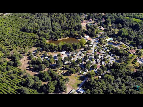 Video-thumbnail van Camping L