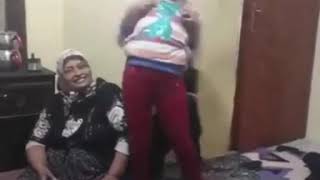 Cocuk Annesine Tokat Atiyor Komik