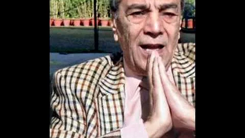 Zia Mohyeddin reading Faiz Ahmed Faiz poetry hum j...