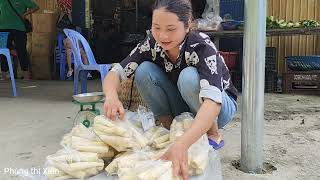 The couple went into the forest to pick bamboo shoots to sell to earn extra income for the couple