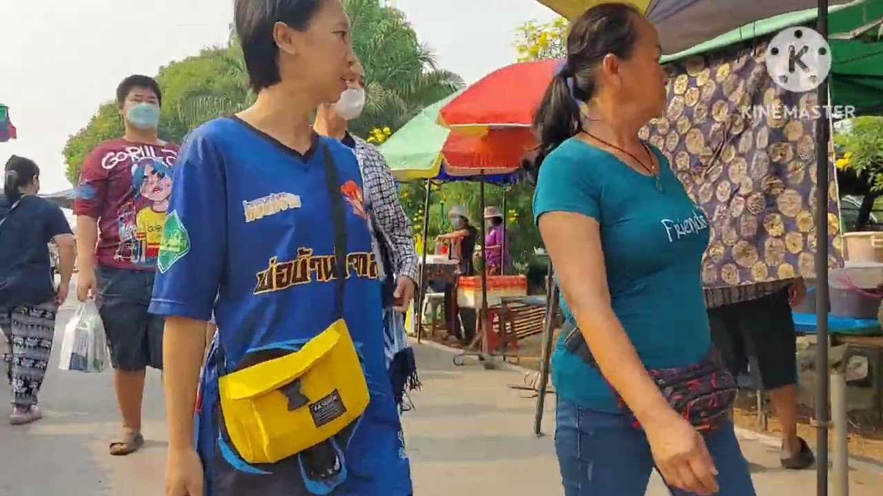 เที่ยวชมตลาดนัด วันอาทิตย์บริเวณ ที่ว่าการ อ.เสริมงาม