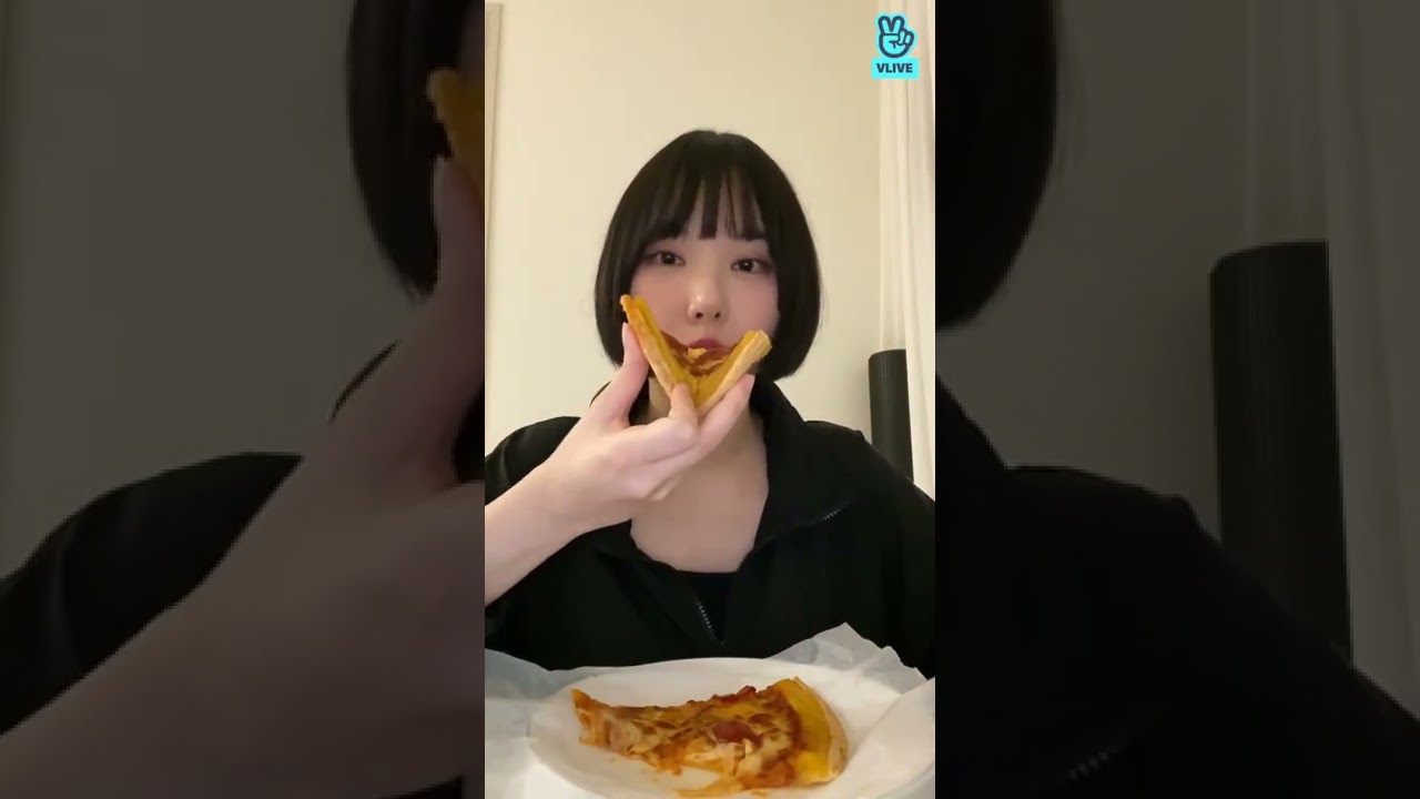 (ENG) [220320] VIVIZ (비비지) - 나 으나 피자머겅🍕 (I'm Euna, eating pizza🍕) (VLIVE)