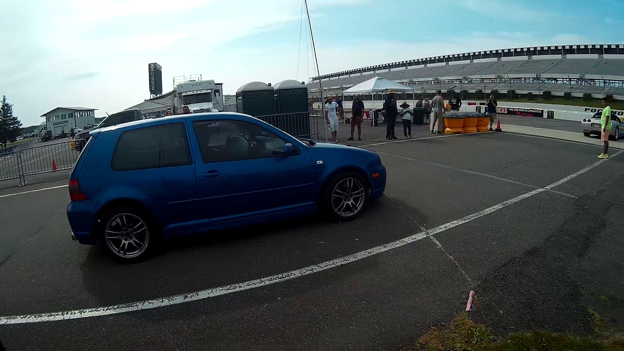 VW R32(800 HP) vicious sounds - YouTube