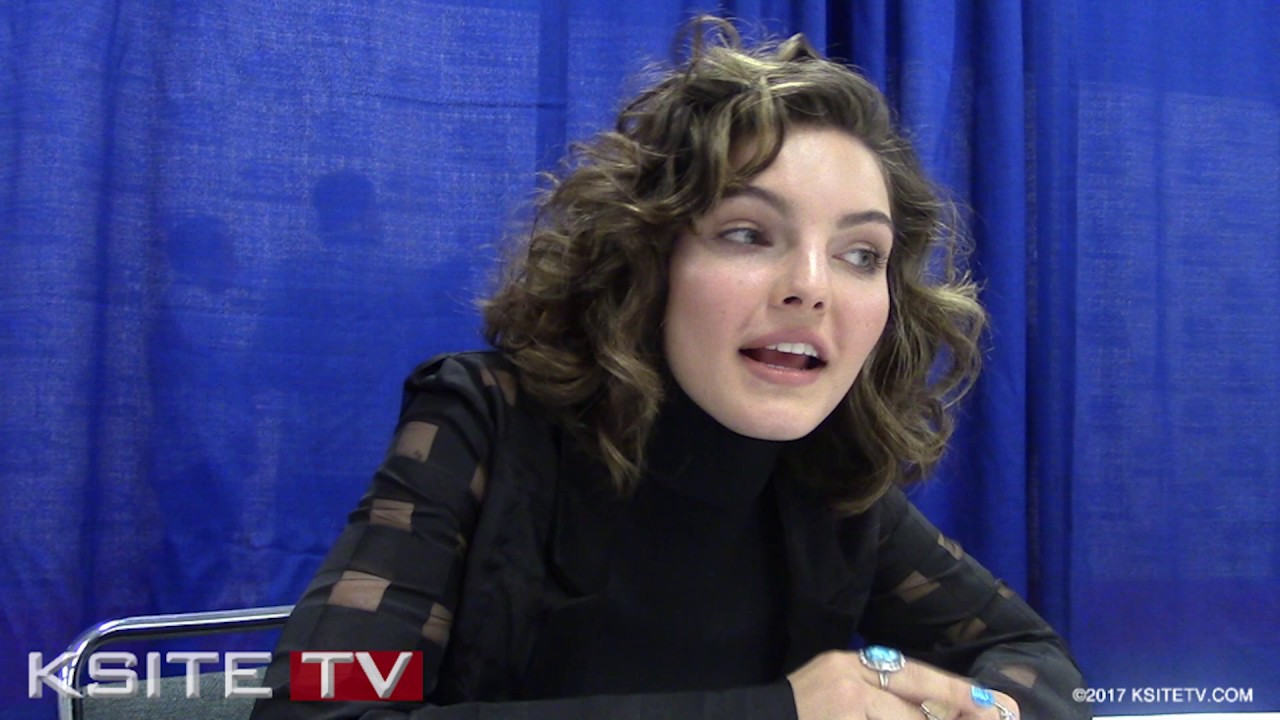 Gotham - Camren Bicondova - WonderCon 2017 - Selina Kyle - YouTube