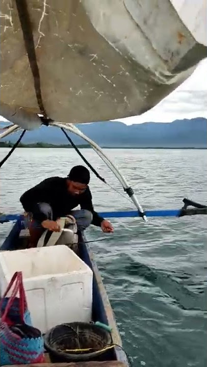 CUACA BURUK HARUS KABUR DAN DI KEJAR GELOMBANG LAUT # SHORTS# MANCING IKAN PAS CUACA BURUK#