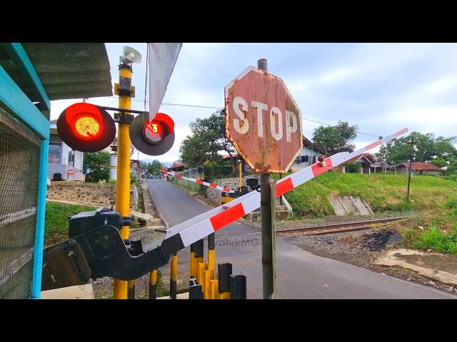 Palang Langka SAFETRAN Perlintasan Kereta Api Tasikmalaya class=