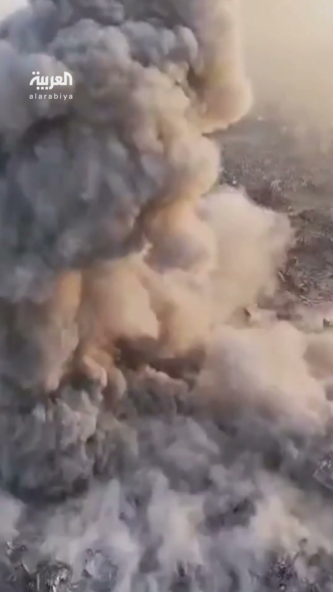 مشاهد تظهر لحظة نسف الجيش الإسرائيلي أحد الأبنية السكنية شمال غزة