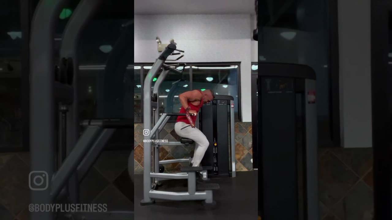 Try this variation of the assisted dips to really focus in on the tricep #fit #motivation