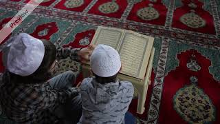 مشهد صلاة اطفال صغار جاهز للمونتاج مقطع للتصميم اطفال في المسجد فديوهات للمونتاج قرآن كريم بدون حقوق