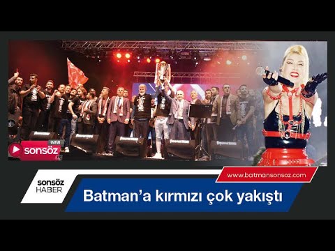 Batman&rsquo;a kırmızı &ccedil;ok yakıştı