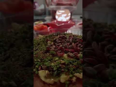 كيف النسوان بتزبط الملح عالاكل وهنن صايمات مضحك انسى ولا أروع     طنجرة