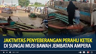 Melihat Aktivitas Penyeberangan Perahu Ketek di Sungai Musi Bawah Jembatan Ampera Palembang