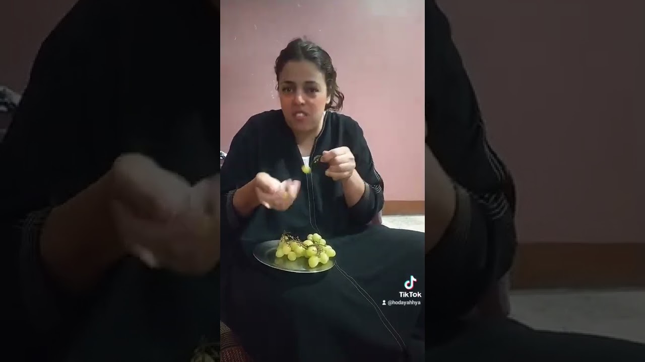 امينه شلبايه اتيكيت اكل العنب فقعدت لي عنبي 🤣🤣💃