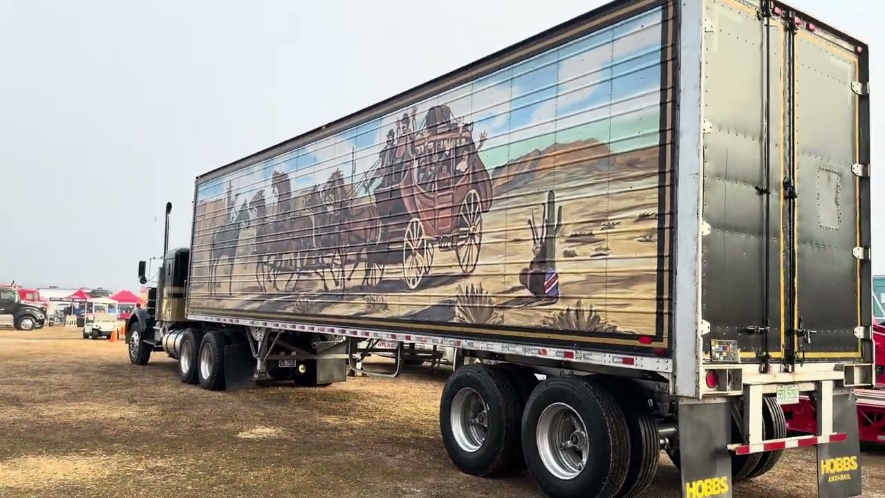 Грузовик Снеговика в Vintage Trucks of Florida - Смоки и Бандит