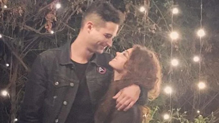 Sarah Hyland Jokes It's 'Terrifying' For Her Boyfr...