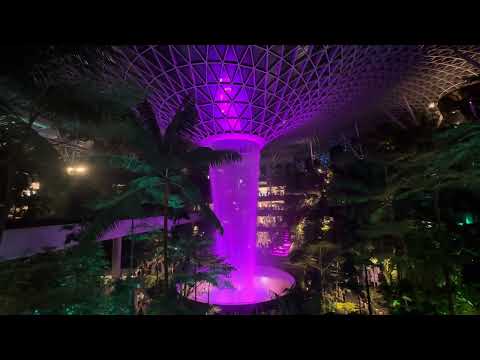 Changi Jewel 🇸🇬🍔💦💧