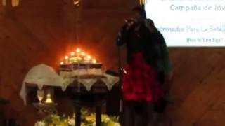 Video thumbnail of "Pastora Ana Santiago.  Cantando "El Poder de la Alabanza""