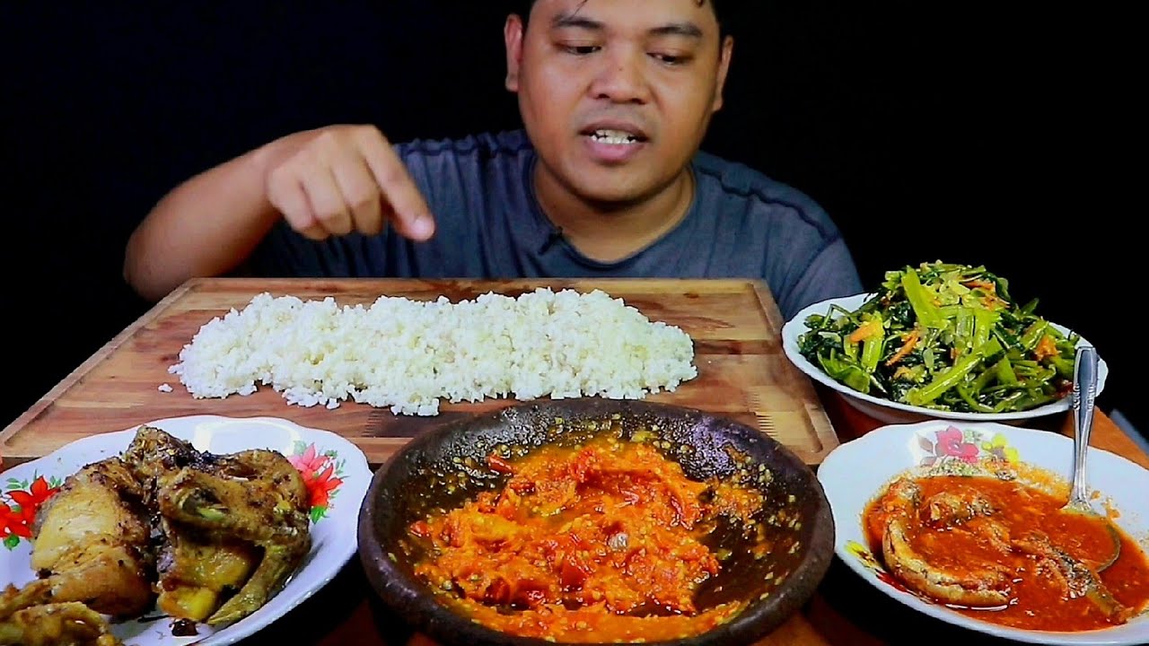 SAHUR NIKMAT🤤LAUK AYAM GORENG,SAMBEL,SARDEN,TUMIS KANGKUNG