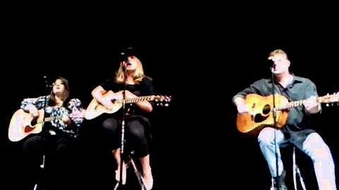 Amazing 11 y/o singer Sadie Matthews covering "Cou...