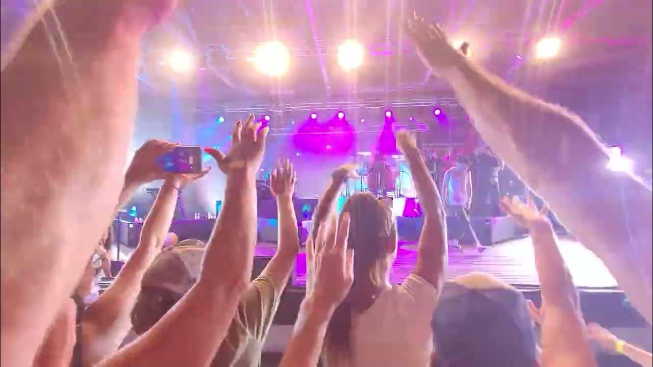 Dirty Heads open with "Medusa" (live) at Festival Park Let's get it