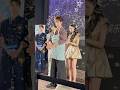 Guan Xiaotong putting an apron on Li Yunrui😁 #guanxiaotong #liyunrui #dazzling #shorts #viral