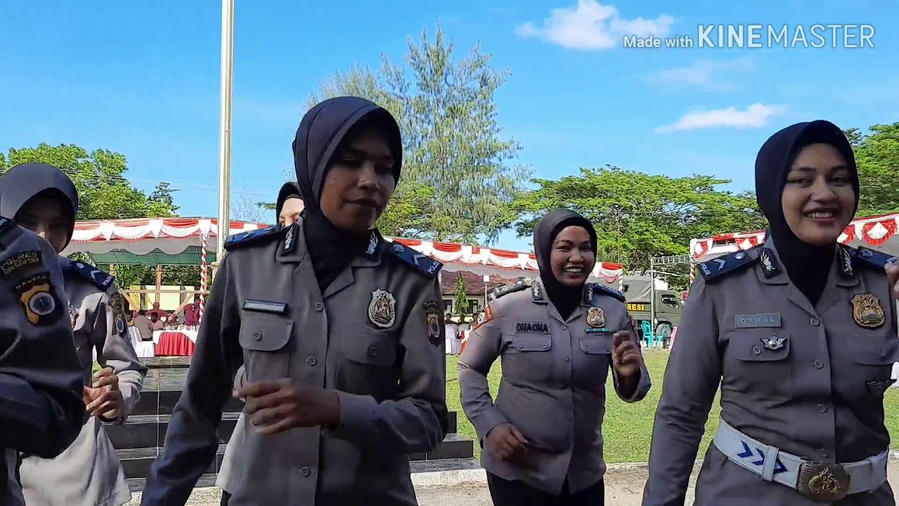 Asik.... Polwan Polres SBT goyang kaka enda bersama putri pasanea.