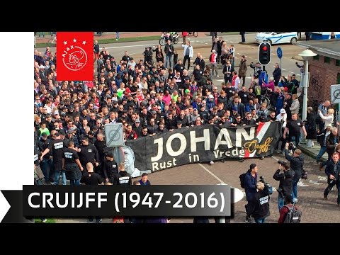 Grote groep fans eert Cruijff tijdens mars