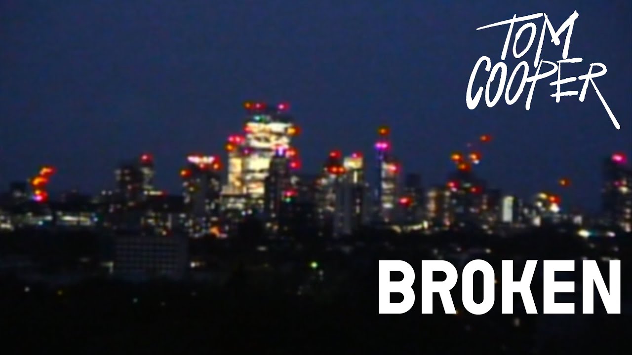 Tom Cooper - BROKEN (Official Lyric Video) auf YouTube ansehen Tom Cooper - BROKEN (Official Lyric Video) auf YouTube ansehen
