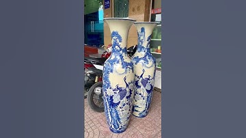 Đôi lọ lộc bình men lam cổ vẽ cảnh Tùng Hạc, cao 1m55 ( cả chân kê ). Xuất xứ  Bát Tràng