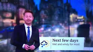 Weatherman Tomasz Schafernaker nearly looses it live on TV when newsreader’s head gets in the way.