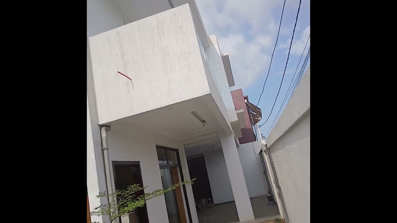 Vente d,une villa Duplex de 6 pièces à Cocody Angré Nouveau Chu à 180 millions francs.