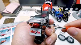 BMW R1200 GS 1:12 scale by Maisto EP.30