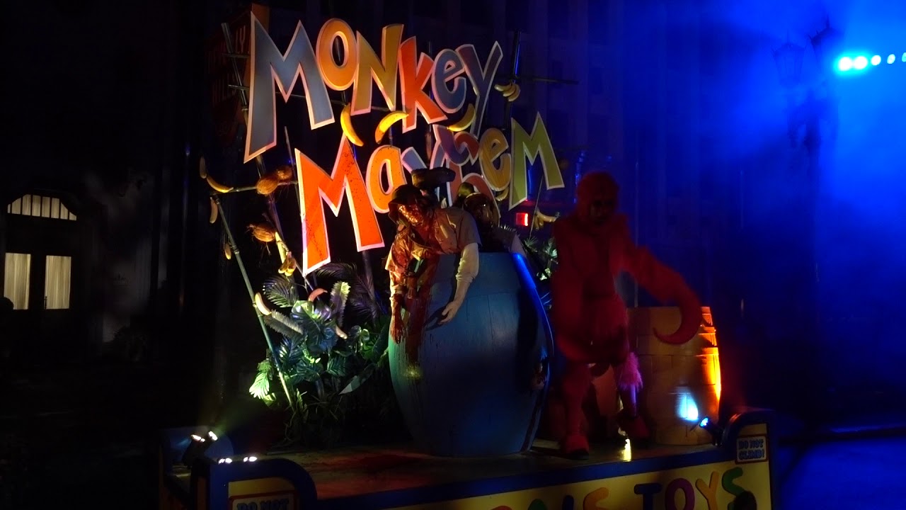 Halloween Horror Nights 2018: Chucky Scare Zone with Ring around the rosies.