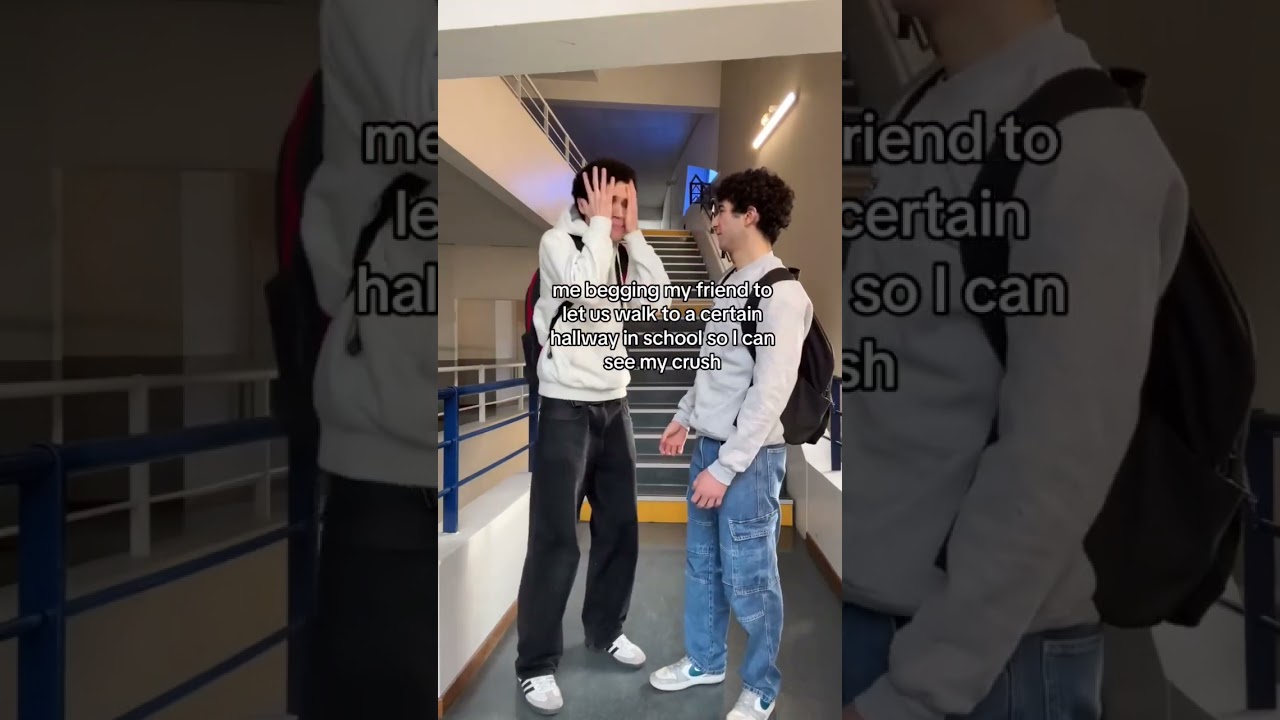 💗 ur crush is in he hallway..