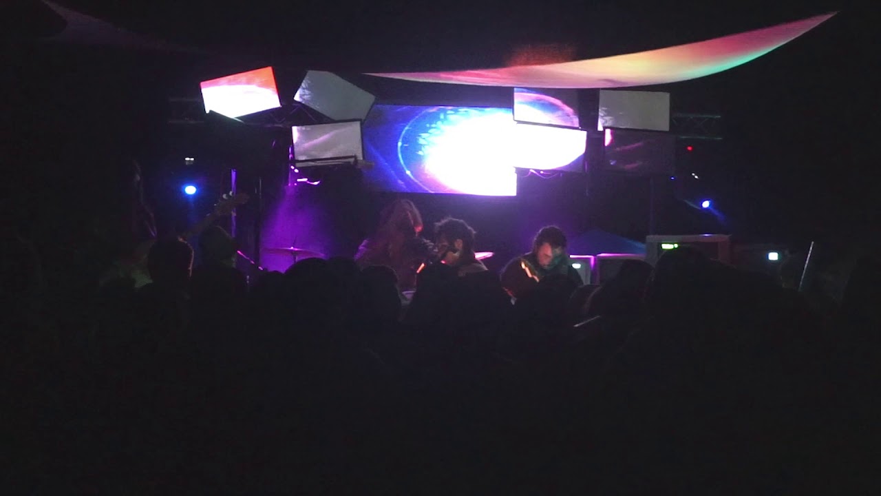 Flatscreen Jacuzzi - TV Broken 3rd Eye Open - So Cal Psych Out 2019 auf YouTube ansehen Flatscreen Jacuzzi - TV Broken 3rd Eye Open - So Cal Psych Out 2019 auf YouTube ansehen