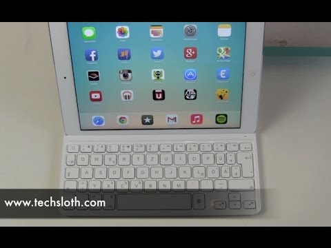Logitech Ultrathin Keyboard Cover for iPad Air white hands on