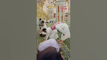 فيديو مثير للجدل لـ بنت بتصلي بالعباية السعودي جنب الرجالة في مكة 