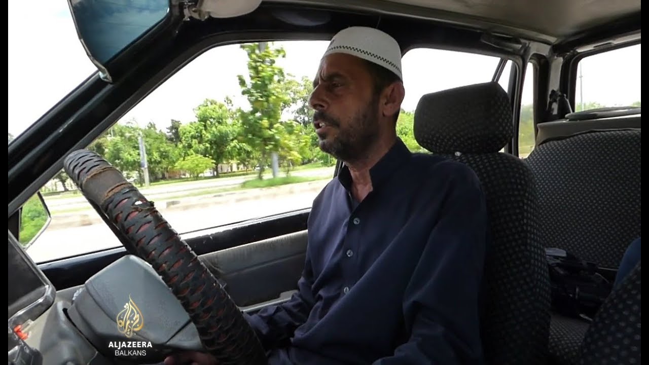 يعقد الباكستانيون آمالاً كبيرة على عمران خان