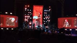 IWAN FALS VZ ISYANA SARASVATI/ BENTO #Bento #lagulawas #bali