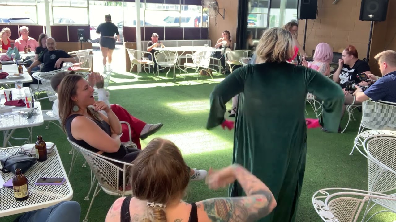 Valerie Moon performance to Hang me up to dry by Cold War Kids 