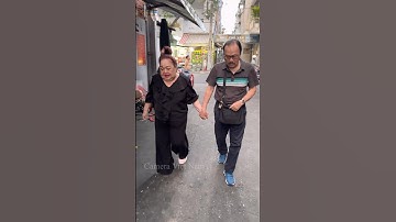 Nsnd Ngọc Giàu đến viếng tang lễ Bà HUỲNH NGỌC HẠNH - Nguyên Giám Đốc Trung Tâm Băng Nhạc Lạc Hồng