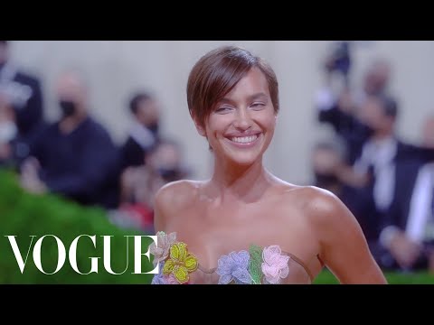 Video: Irina Shayk tapo nuoga gėlė