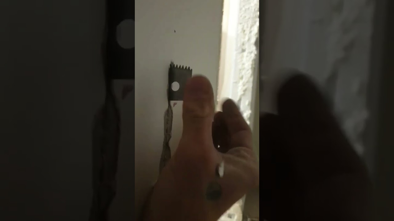 with only two fingers 😂#prank