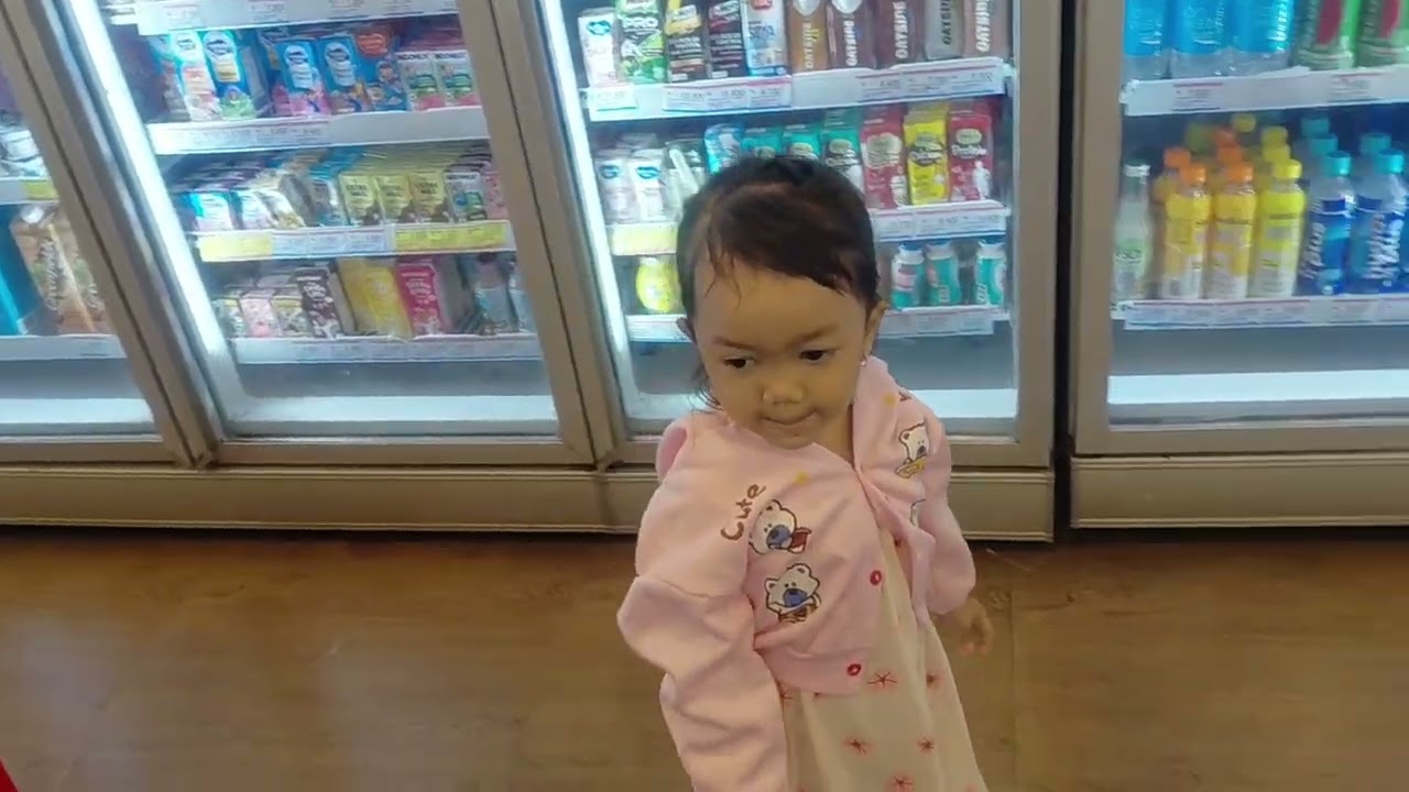 anum mau beli ice cream teman2 jangan lupa di subscribe ya 