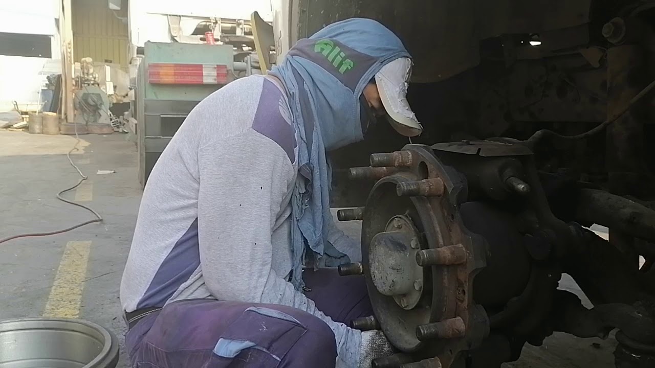 How to fixed front brake lining of hino 500 YouTube