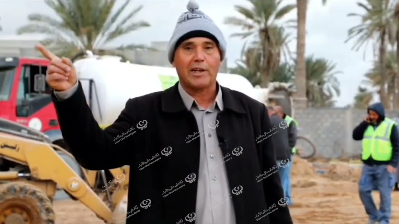 تواصل عمليات شفط المياه الناتجة عن ارتفاع منسوب المياه الجوفية بمدينة زليتن. LCNA