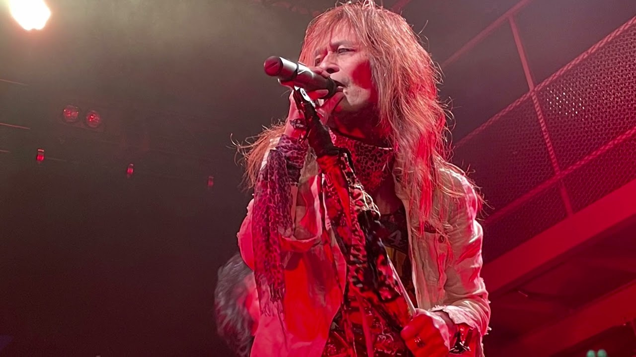 Guarda Fallin' Down su YouTube Guarda Fallin' Down su YouTube