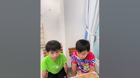 Tiếng Anh Giao Tiếp Tại Phan Thiết: Nelson and John practice talking about At The Bakery (Jobs)